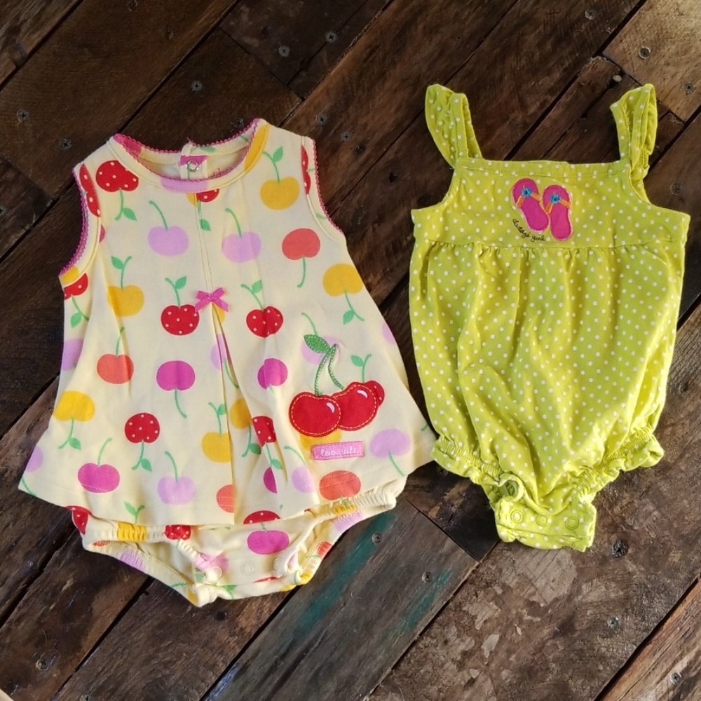 💖2 Onsies, 0-3 months💖